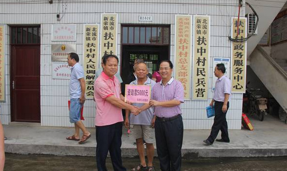 北流市人民医院进村开展精准扶贫工作